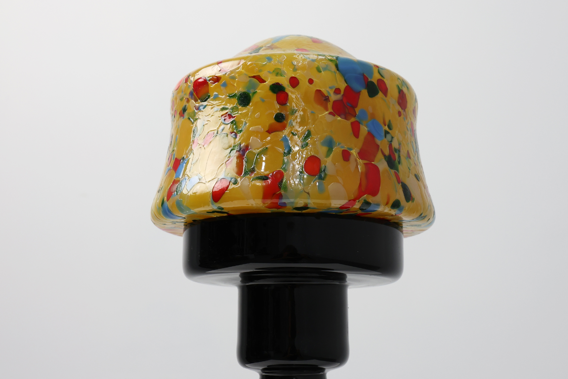 French Art Deco Table Lamp with Multicolored Spatter Glass Shade and Black Glass Base, 1920sthumbnail